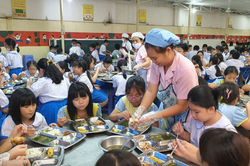 Minh bạch thông tin về bữa ăn bán trú