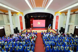 Đằng sau một lời cam kết