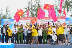 Hơn 200 VĐV tranh tài tại Giải đua thuyền truyền thống phường Quảng Phú
