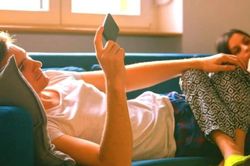 Đừng để mạng xã hội 'vắt kiệt' sức khỏe
