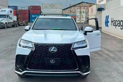 Cận cảnh Lexus LX 700h vừa cập cảng tại Việt Nam