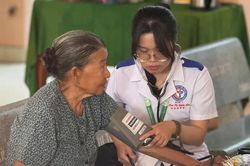 Chiến dịch Mùa Hè Xanh: Sinh viên Y tham gia chăm sóc sức khỏe cho người dân