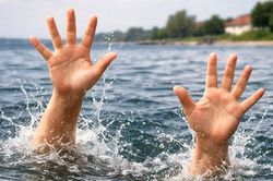 Ra sông chơi, bé trai ở Huế đuối nước tử vong