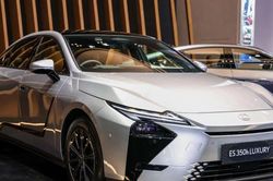 Lexus ES đời mới ra mắt Đông Nam Á giá dưới 2 tỷ, chờ ngày về Việt Nam