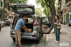 Tài xế có được phép xuống xe để mở cửa lấy hàng sau biển 'Cấm đỗ ô tô'?