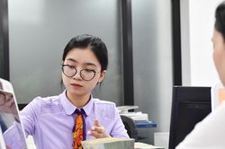 Lương thưởng người ngân hàng tăng mạnh, có nhà băng trả gần 60 triệu/tháng