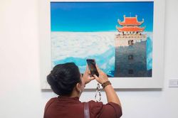 Triển lãm của họa sĩ người Anh lấy vợ Việt
