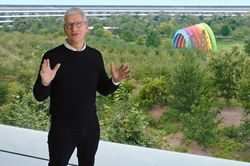 Apple thay đổi thế nào từ khi Tim Cook nối nghiệp Steve Jobs làm CEO?