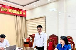 Trưởng Ban Tổ chức Tỉnh ủy, Ph&oacute; B&iacute; thư Thường trực Đảng ủy C&aacute;c cơ quan Đảng tỉnh dự sinh hoạt chi bộ định kỳ th&aacute;ng 8