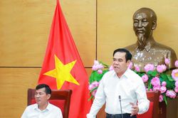 Chủ tịch UBND tỉnh Nghệ An y&ecirc;u cầu tăng tốc x&acirc;y dựng trường nội tr&uacute; bi&ecirc;n giới, đảm bảo khai giảng năm học mới