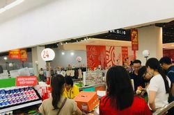 Người Việt chi hơn 4,55 triệu tỷ đồng cho mua sắm và dịch vụ trong bảy tháng