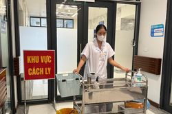 Những người nguy cơ cao vẫn phải cảnh giác với dịch COVID-19