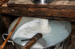 Theo chân những người giữ lửa nghề làm bánh canh Trảng Bàng