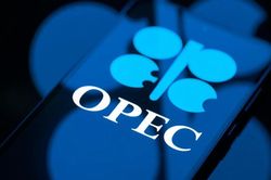 Giá dầu giảm khi OPEC+ tăng nguồn cung, Mỹ - Iran nối lại đàm phán