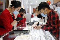 Giá bạc hôm nay 3/8: Bạc Phú Quý, DOJI, Ancarat đồng loạt tăng