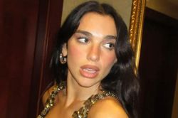 Dua Lipa hút mắt với váy xuyên thấu ánh kim
