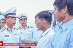 Đưa 33 ngư dân gặp nạn trên biển về bờ an toàn