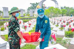 Lặng lẽ gọi t&ecirc;n Anh: H&agrave;nh tr&igrave;nh trả lại danh t&iacute;nh cho hơn 1.000 liệt sĩ ở Nghĩa trang H&agrave;m Rồng