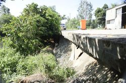 Sạt lở hơn 20m đường ĐH80 ở Vĩnh Gia, nghi do vỡ đường ống nước