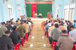 Phó Chủ tịch Thường trực Ủy ban MTTQ Việt Nam tỉnh Gia Lai dự sinh hoạt chi bộ làng Nang Long - O Sơr