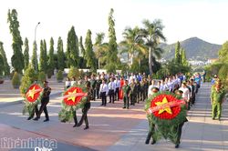 Tổ chức Lễ tưởng niệm và tiến hành lấy mẫu sinh phẩm hài cốt liệt sĩ tại Nghĩa trang liệt sĩ Hòn Dung