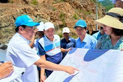 Thường trực HĐND tỉnh Khánh Hòa khảo sát các khu đất thực hiện 3 dự án điện gió