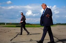 Căng thẳng Mỹ - Iran: Tổng thống Mỹ Donald Trump tuyên bố bắt đầu đàm phán, Iran xúc tiến tuyến hàng hải mới tại eo biển Hormuz