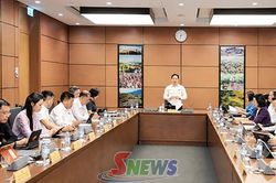 Đo&agrave;n ĐBQH tỉnh Sơn La thảo luận tại tổ