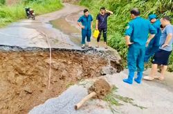 Sạt lở tại xã Lùng Tám, tạm dừng lưu thông qua khu vực Km0+600