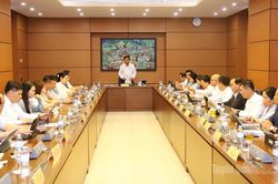 Đại biểu Quốc hội tỉnh Tuyên Quang thảo luận tại Kỳ họp không thường lệ thứ nhất, Quốc hội khóa XVI