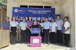 Mái ấm từ những tấm lòng