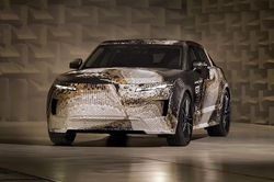 Range Rover GT chạy điện đầu tiên lộ diện
