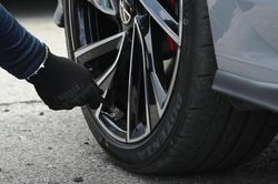 Bridgestone Việt Nam ra mắt Potenza Adrenalin RE005, mở rộng dải lốp hiệu suất cao