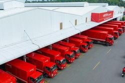 Viettel Post đối mặt áp lực gì khi lợi nhuận giảm, cổ phiếu mất một nửa giá trị?