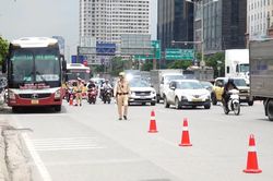 Kiên quyết xử lý vi phạm dừng, đỗ xe sai quy định