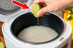 Tại sao bạn nên vắt vài giọt chanh vào nồi cơm trước khi nấu?
