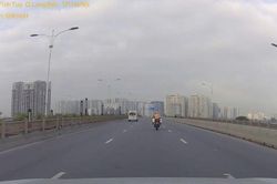 CSGT Hà Nội mở đường đưa cụ ông 93 tuổi đến bệnh viện cấp cứu kịp thời