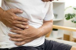 5 dấu hiệu cảnh b&aacute;o gan đang suy yếu kh&ocirc;ng n&ecirc;n chủ quan