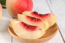Sai lầm nhiều người mắc khi ăn quả đào mùa hè: 4 điều cần nhớ để tránh hại sức khỏe