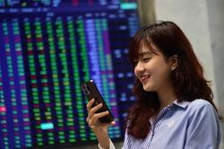 Loạt cổ phiếu thăng hoa, VN-Index tăng hơn 27 điểm