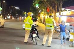 Người đ&agrave;n &ocirc;ng ở L&acirc;m Đồng đấm cảnh s&aacute;t giao th&ocirc;ng khi bị y&ecirc;u cầu đo nồng độ cồn