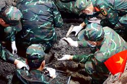 Tìm được thêm 14 hài cốt liệt sĩ tại Công viên Lê Thị Riêng