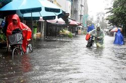 Miền Bắc và Bắc Trung Bộ hứng đợt mưa rất to, trọng tâm ở 10 tỉnh thành