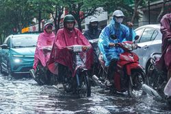 Dự b&aacute;o thời tiết H&agrave; Nội ng&agrave;y mai 4/8: Mưa d&ocirc;ng rải r&aacute;c, nhiệt độ cao nhất 33&deg;C