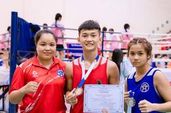 Anh em 'Cào Cào', 'Châu Chấu' và câu chuyện chắp cánh đam mê boxing