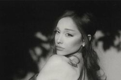 Ariana Grande sẽ 'ở ẩn' dài hạn sau khi kết thúc tour diễn để tránh sự soi mói