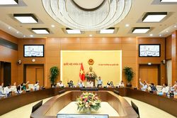 Thống nhất tr&igrave;nh Quốc hội xem x&eacute;t, th&ocirc;ng qua Nghị quyết th&agrave;nh lập th&agrave;nh phố Quảng Ninh v&agrave; th&agrave;nh lập th&agrave;nh phố Bắc Ninh tại Kỳ họp kh&ocirc;ng thường lệ lần thứ Nhất