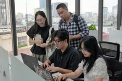 Công ty cấp AI không đủ, nhân viên tự chi tiền triệu mỗi tháng