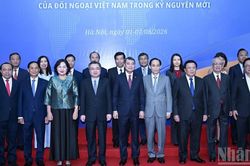[Ảnh] Thủ tướng Lê Minh Hưng dự Phiên toàn thể Ngoại giao phục vụ phát triển đất nước trong giai đoạn mới