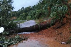 Bộ Xây dựng khẩn trương triển khai phương án ứng phó mưa lớn, lũ quét, sạt lở